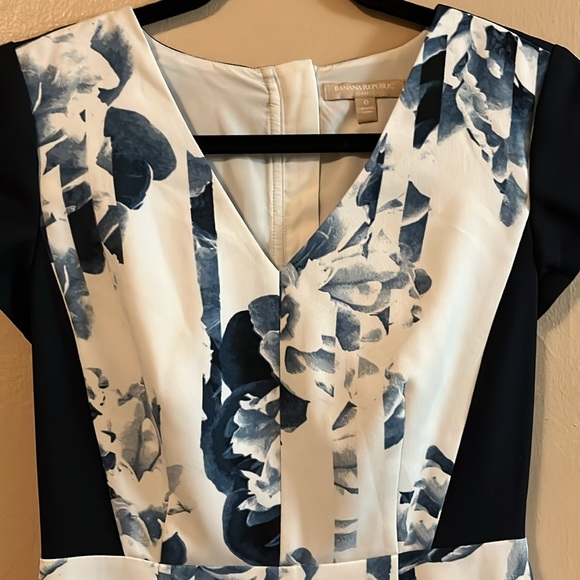NWT Banana Republic Cap Sleeve Blue White Floral Work Sheath Mini Dress 0 - Picture 3 of 13